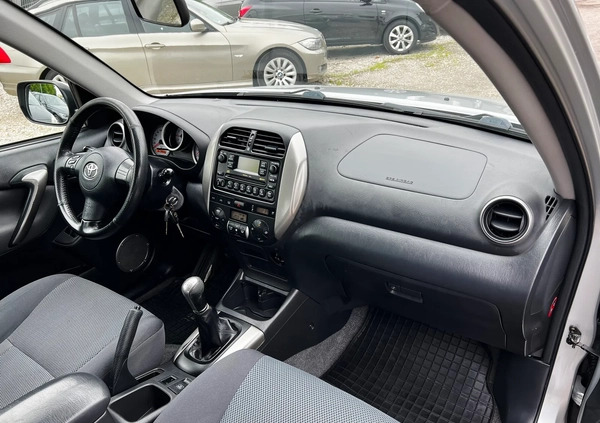 Toyota RAV4 cena 27900 przebieg: 199000, rok produkcji 2005 z Łask małe 301